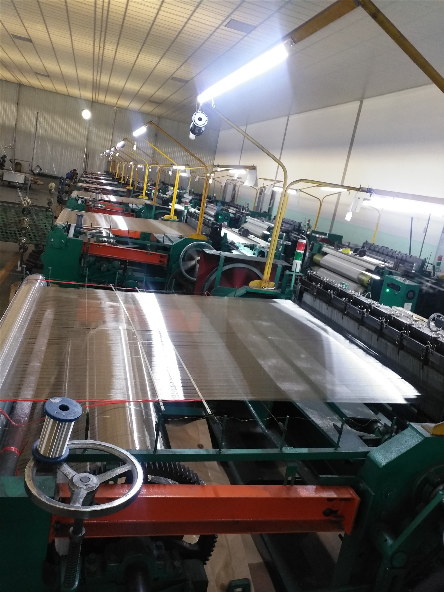 1.3m width Full automatic 20mesh-400mesh metal wire mesh weaving machine
