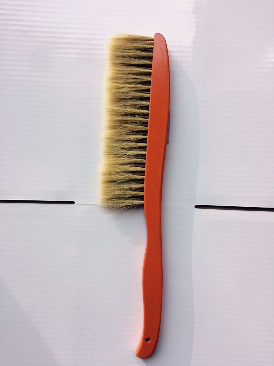 Red Painting Wooden Handle Three Row Bee Brush Bristle