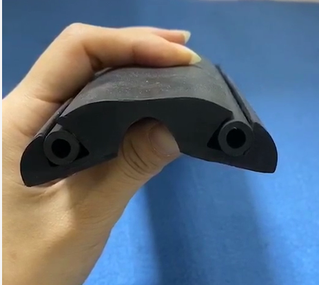 PVC/Rubber Extrusion Rubbing Strake for Inflatable Boat Rubbing Rail and Pontoons
