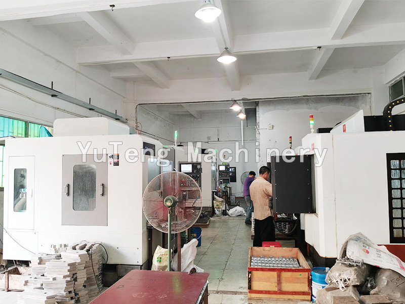 2.5KW Automatic Edge Collecting Machine For Collecting Scraps During Quilting Processing
