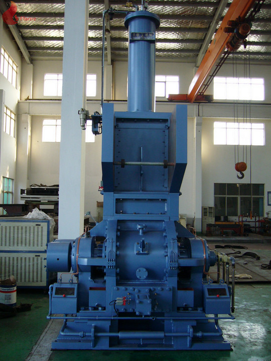 4500kg / h Alloy steel casting Rubber Internal Mixer Four Angle Hermetic