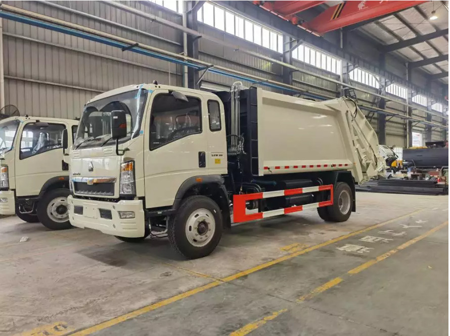Truck Trader Commercial Vehicles 8m³ Loading 4×2 Drive Mode HOWO Compressed Garbage Truck 7.5 Meters Long