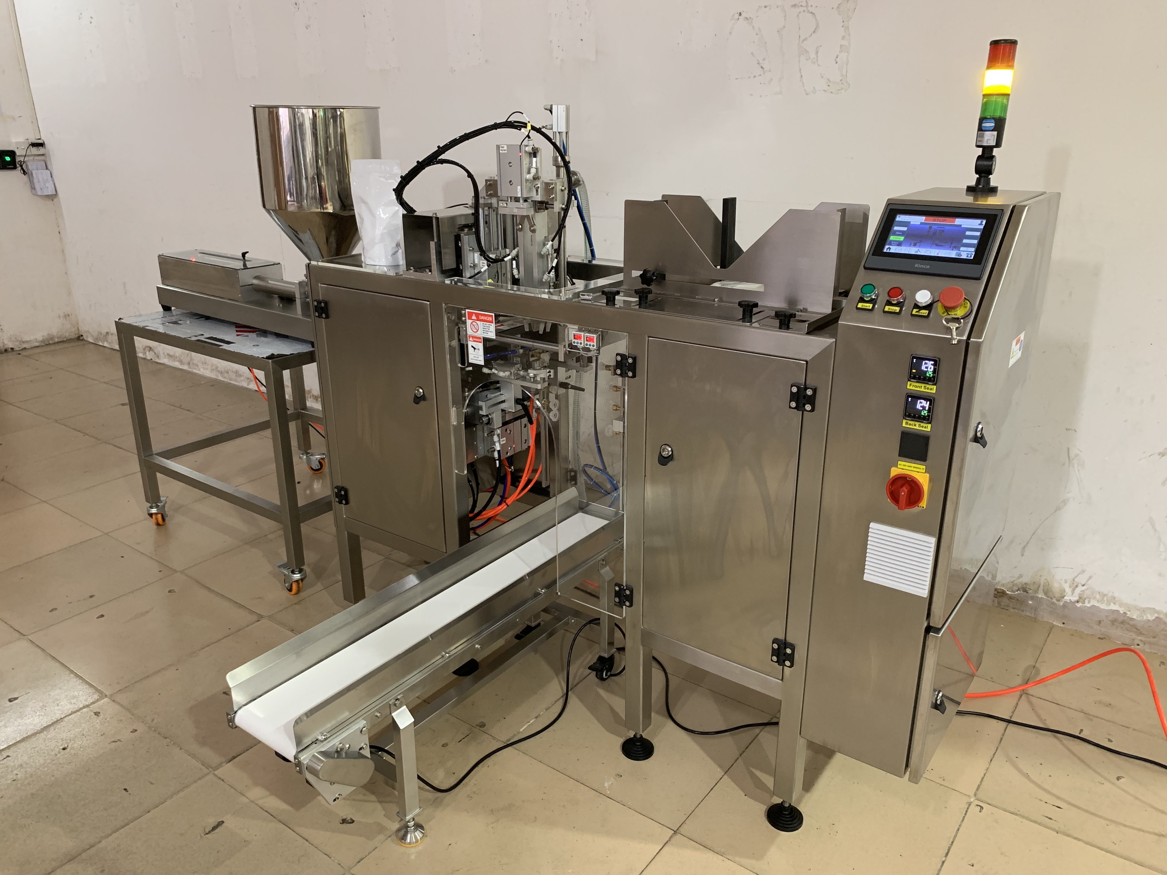 Premade Pouch Packing Machine15 Bags / Min Oil Liquid Food Pouch Filling Sealing Machine Mini Doypacker