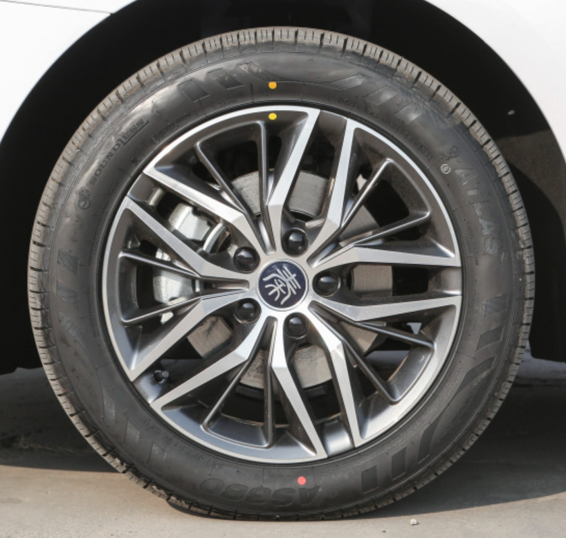 BYD QIN Plus 2023 Champion Version DM-I 120km Leading Model 4 Door 5 Seater Sedan Plug-In Hybrid