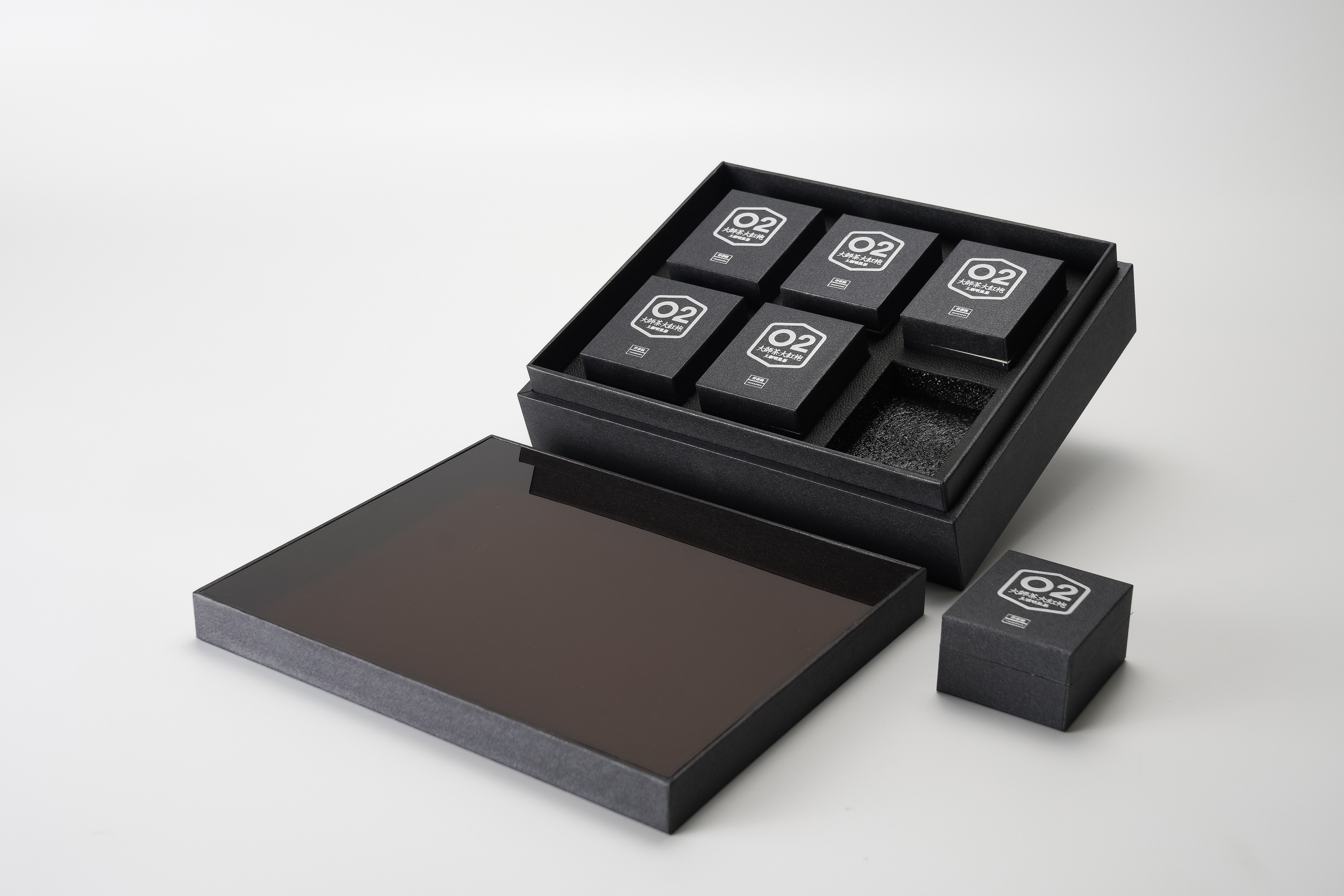 Custom embossed paper box ironing silver custom product packaging boxes
