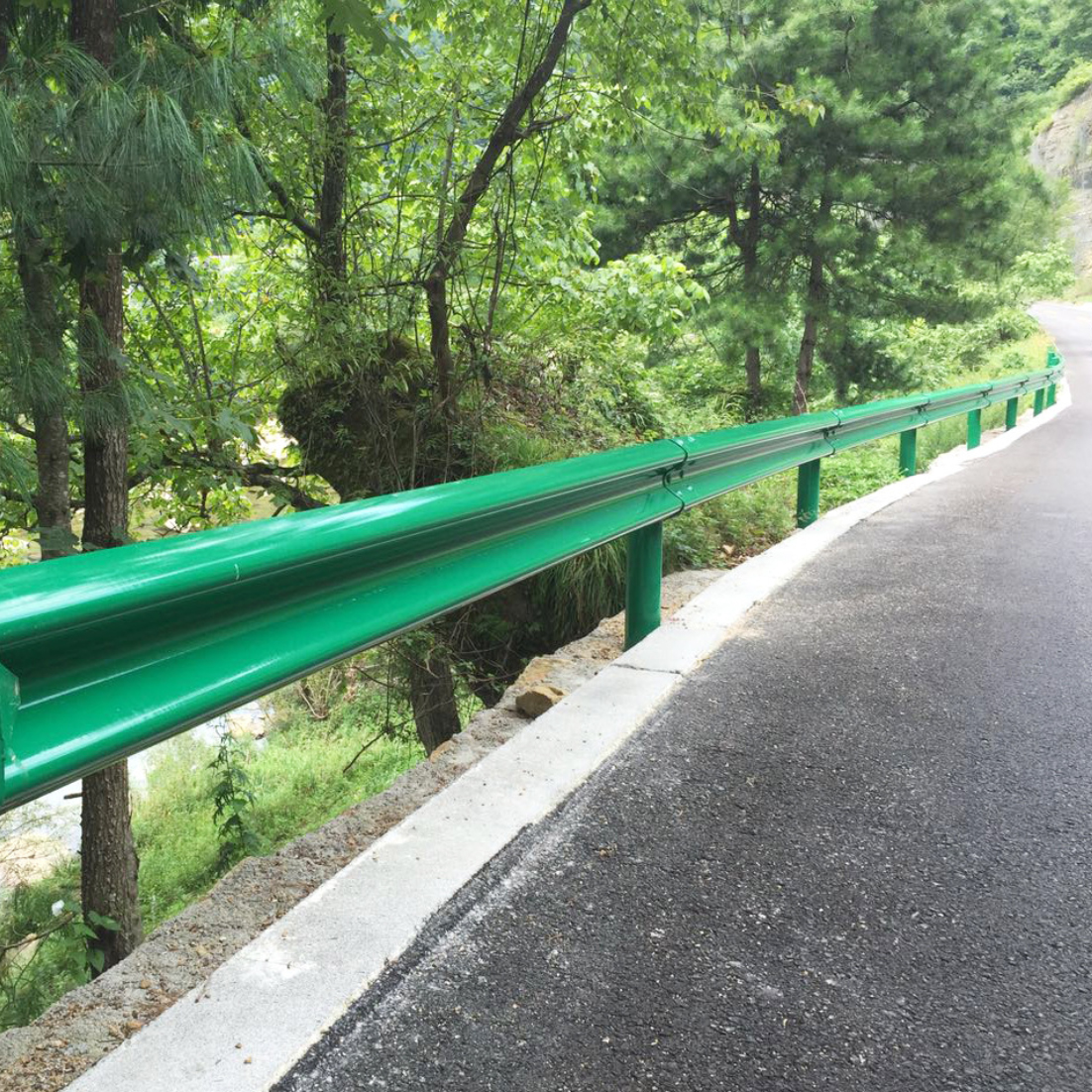 Highway Guardrail with Power Coated and Clod-rolled Technology from Professional Supply