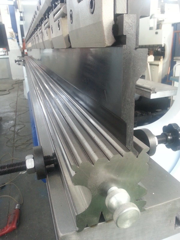 4 Ways V Dies CNC Brake Press Tooling And 60'' Radius Top punching 3100mm Long