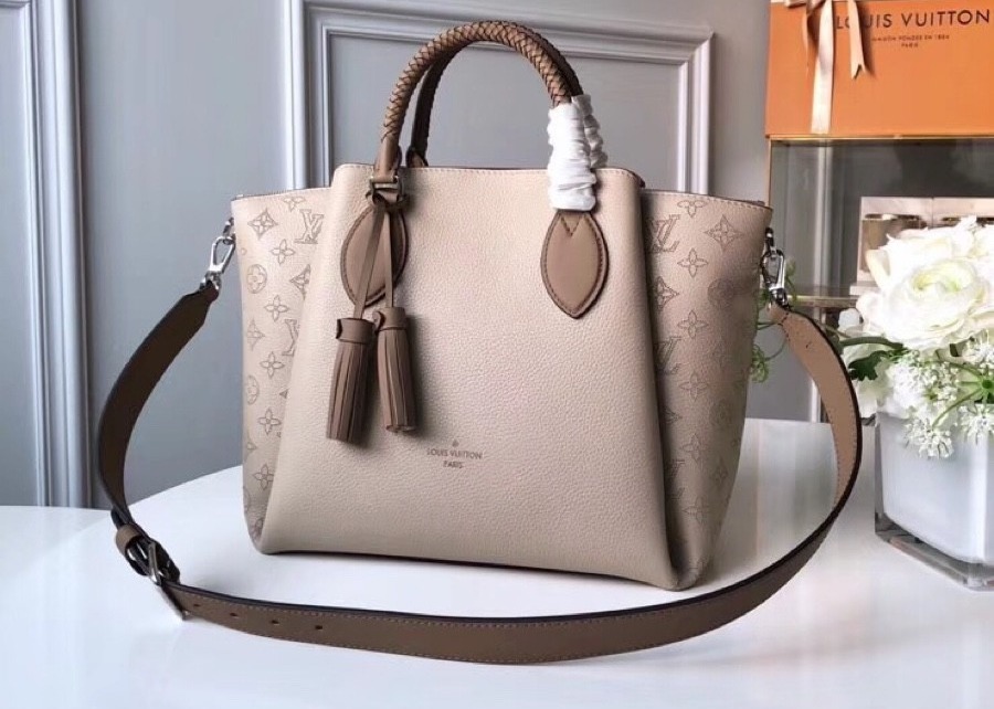 haumea Women fashion handbag genunie cowhide leather cross-body bag Weaving handle double spike pendant bag