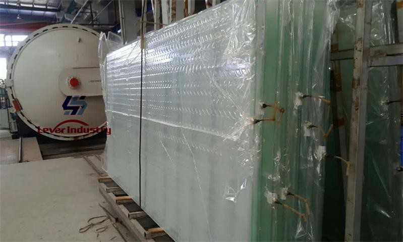 Vacuum polyester release film with high temperature for laminated glass