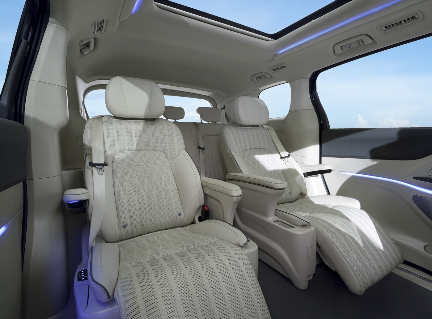 2024 Voyah Free Dreamer Left Hand Luxury Leather MPV EV Maximum Torque 620Nm Fuel Pure Electric Automotive Battery Automobile
