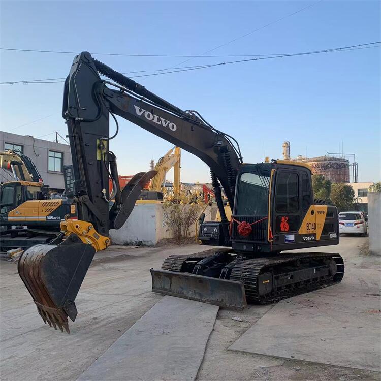 15 Ton Volvo EC140 Track Digger with 12920KG Operating Weight and 0.5m3 Bucket Capacity