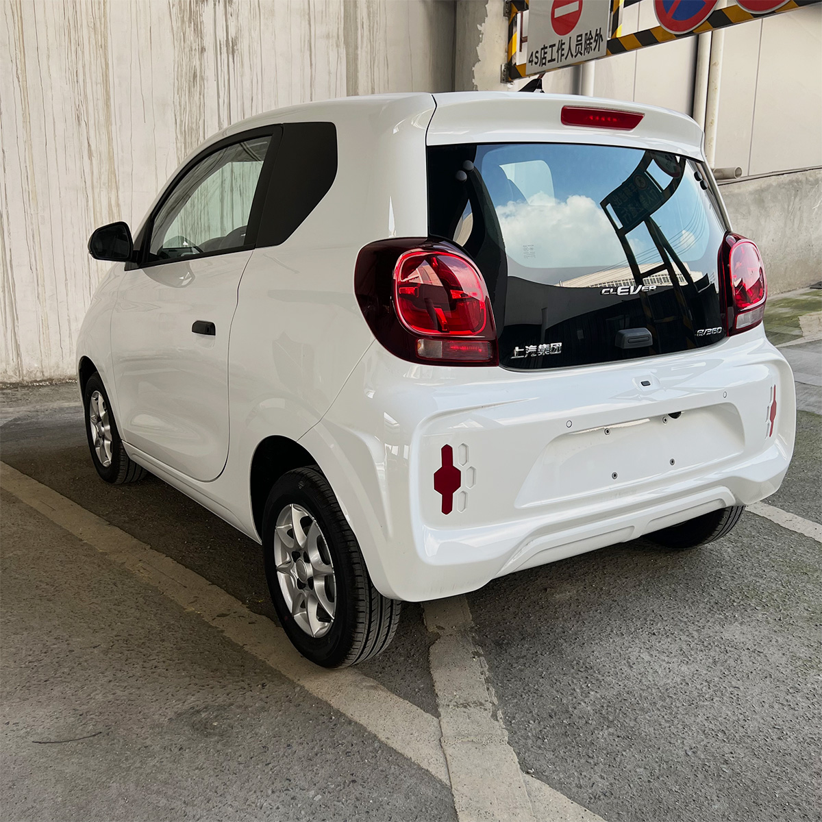 Two Seaters Mini Cars Roewe CLEVER MINI Electric Cars Adults with 311km Long Range NEDC and 5.5 Hrs Charging Time