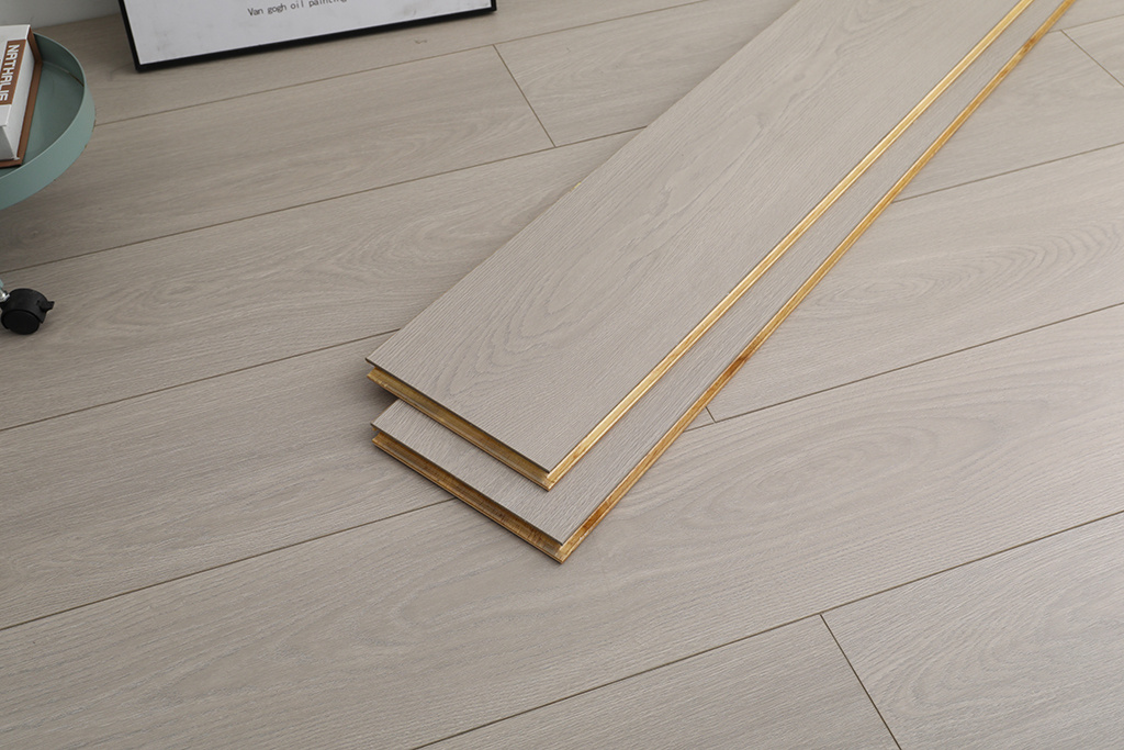 Three-Layer Oak Engineered HPL Flooring with AB Grade and Formaldehyde-Free Material