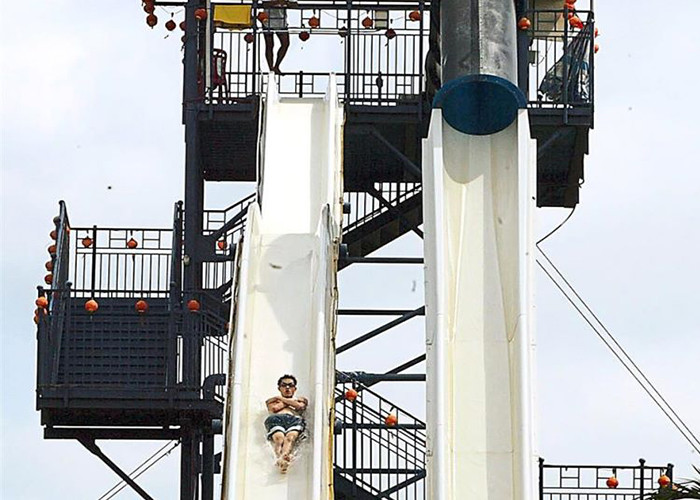6 Guests Per Time Colorful Custom Fiberglass Water Slides