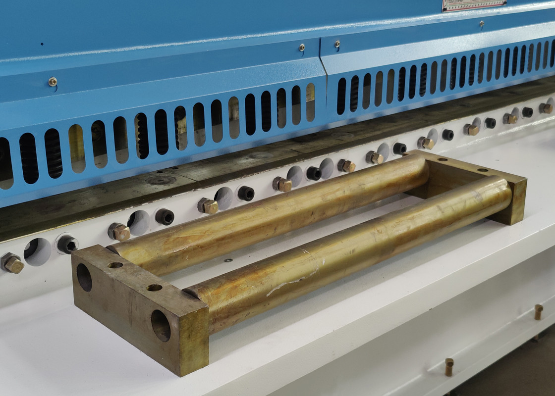 Efficient Hydraulic Guillotine Shearing Machine 3200mm Cutting Length E21S Controller