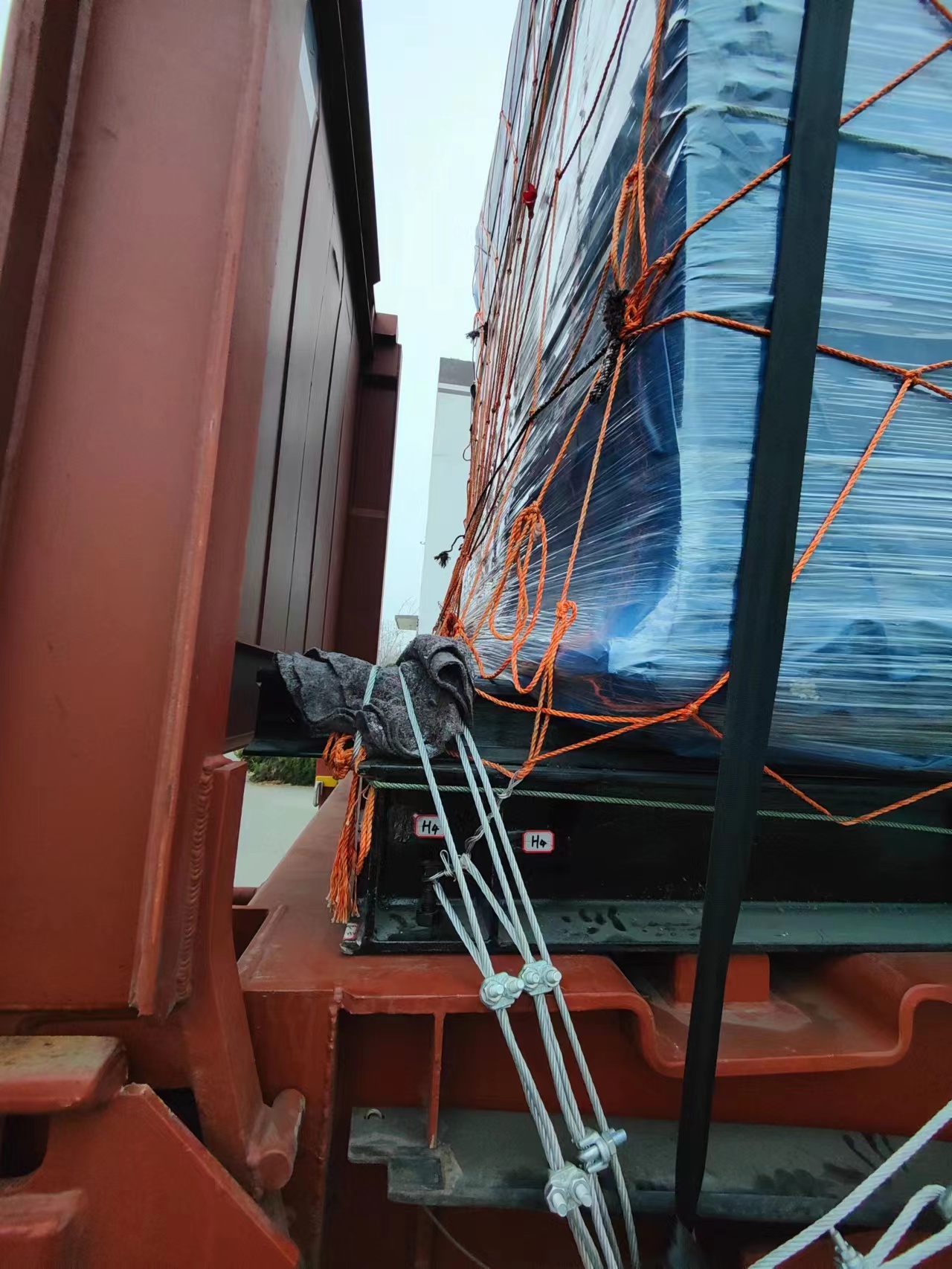 Crucible Type Vacuum Metallizer for Coating Customers Demand and Customized Color