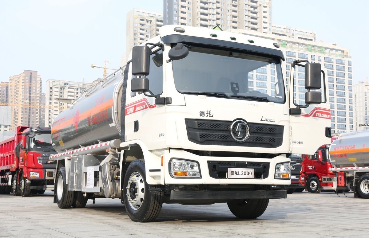 Customization 3 Axles New Fuel Tank Trailer Petrol Tanker Truck