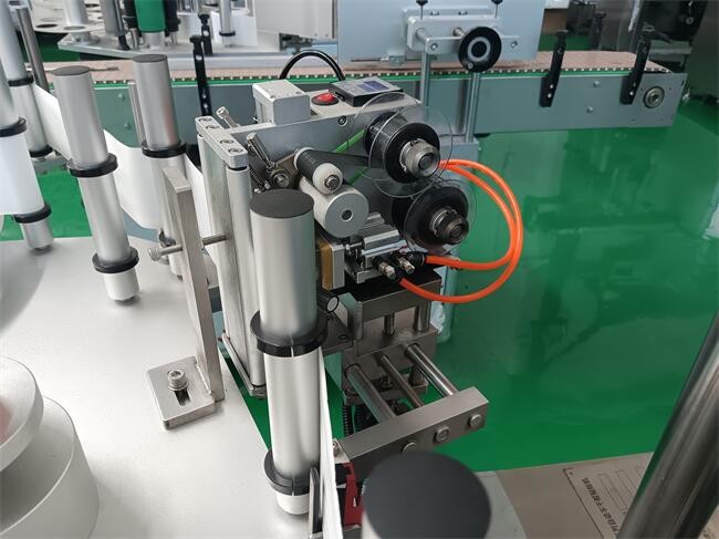 Round Bottles Pharma Labeling Machine Electric Driven Bottle Size Range Height20-110mm