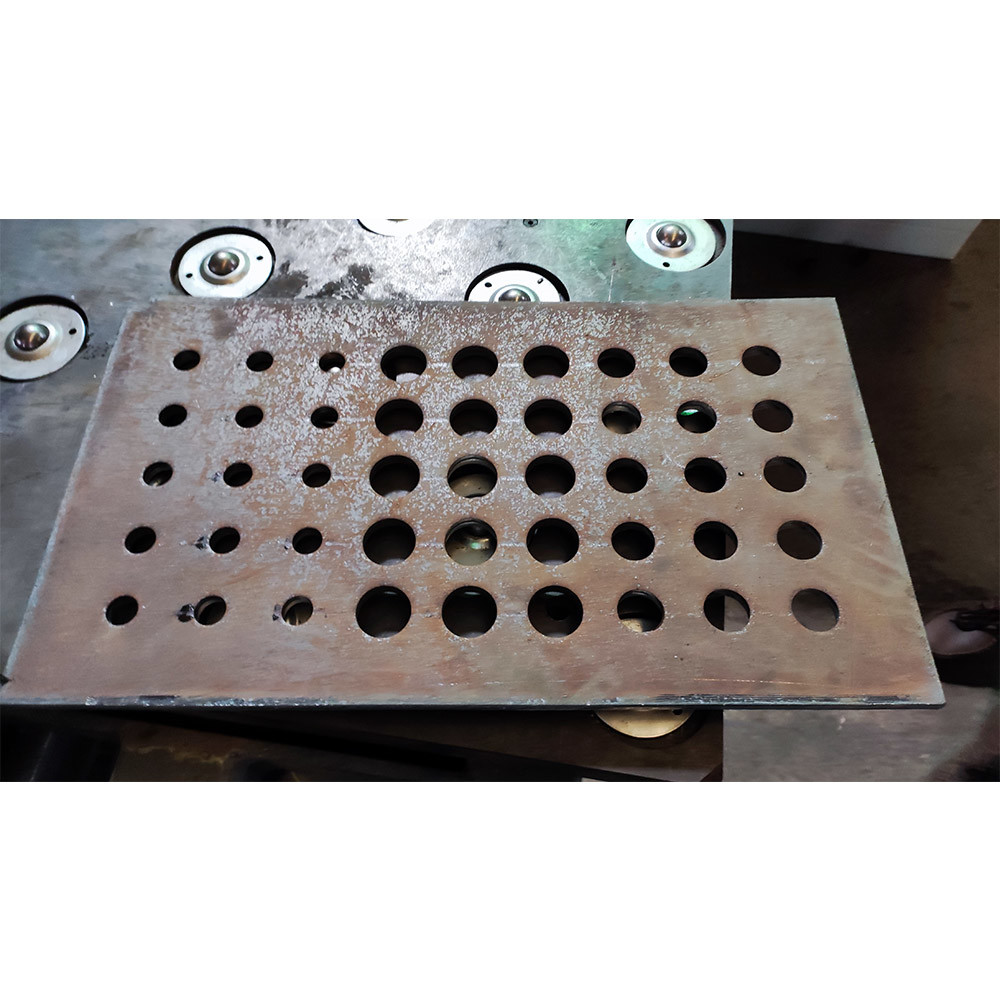 Steel Plate CNC Hole Punching Machine Automatic CNC Turret Punching Machine For Steel Tower Servo Motor