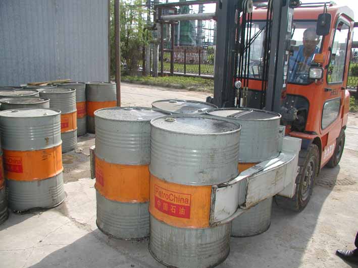 Lifting 55 gallon oil drum clamps