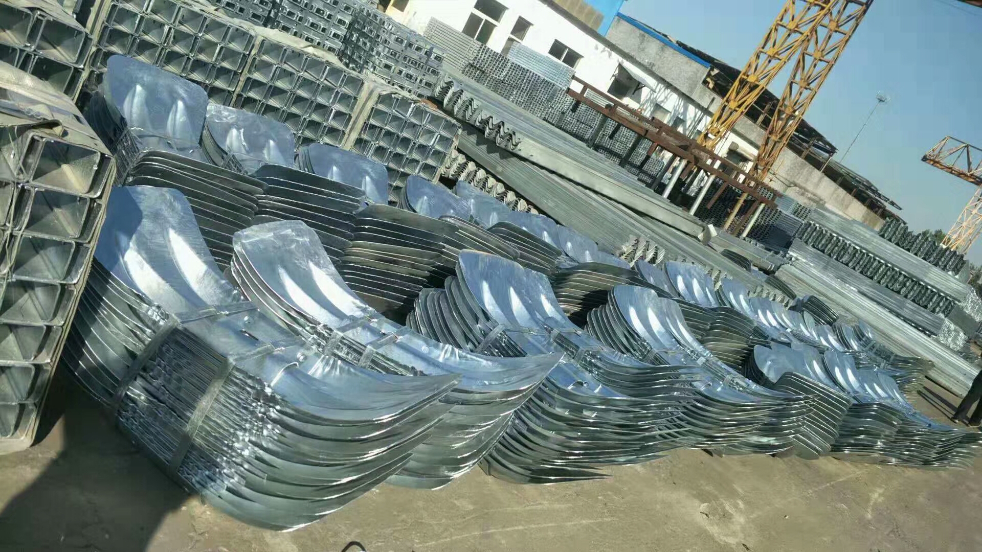 Q235 Q345 Galvanized Steel Highway Guardrail Fishtail End for Customized Projects