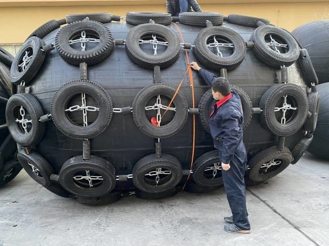 Ship To Ship Pneumatic Rubber Fender Without Chain Tyre Net Diameter 300-4700mm For Various Vessels