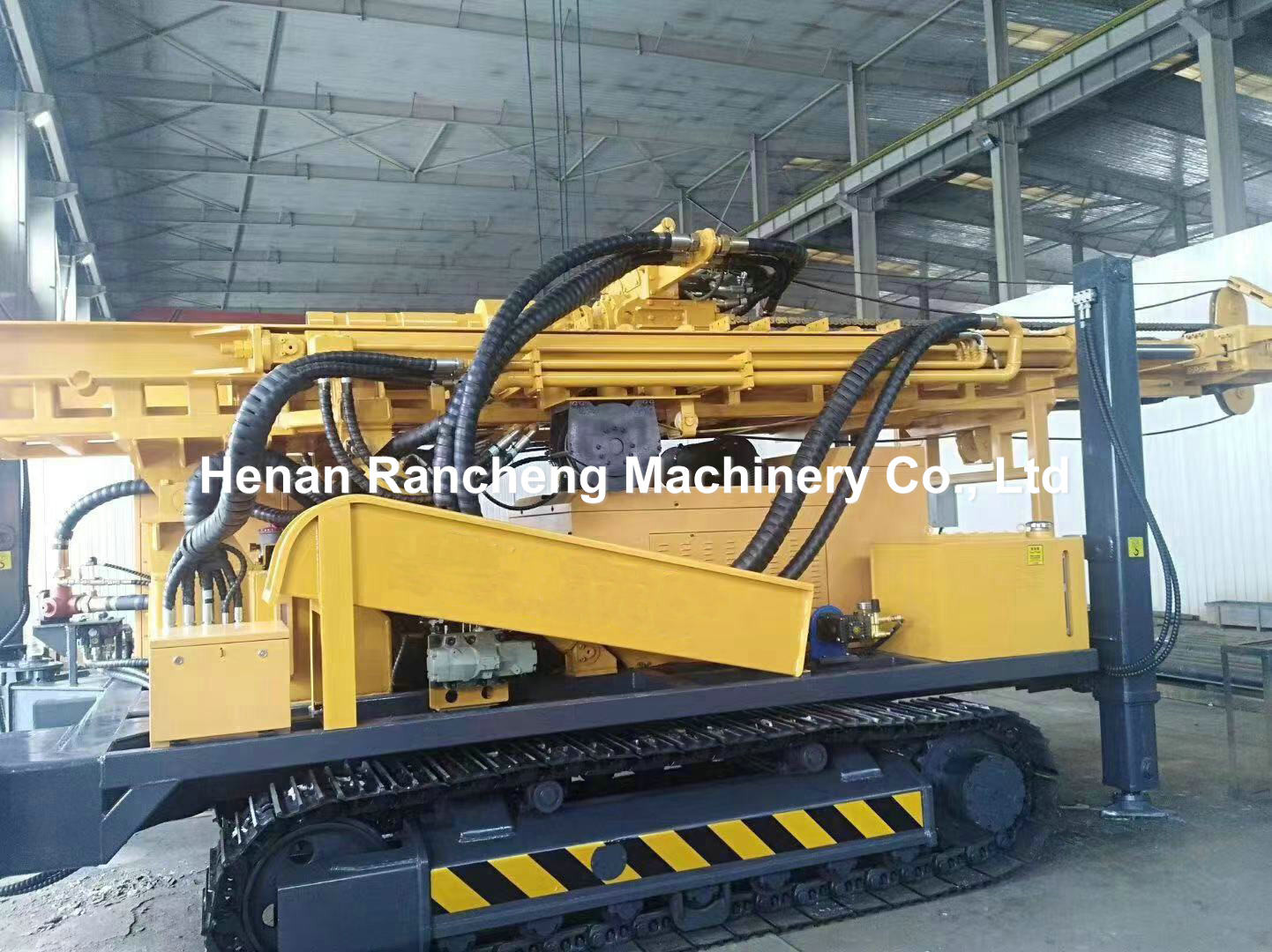 Stable 1000m Depth Water Well Drilling Machine 194KW Engine 140mm - 500mm Dia