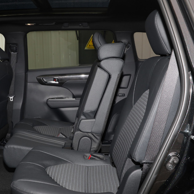 TOYOTA CROWN KLUGER, 2.5L HEV four-wheel drive premium version 5 Door 7 Seats suv