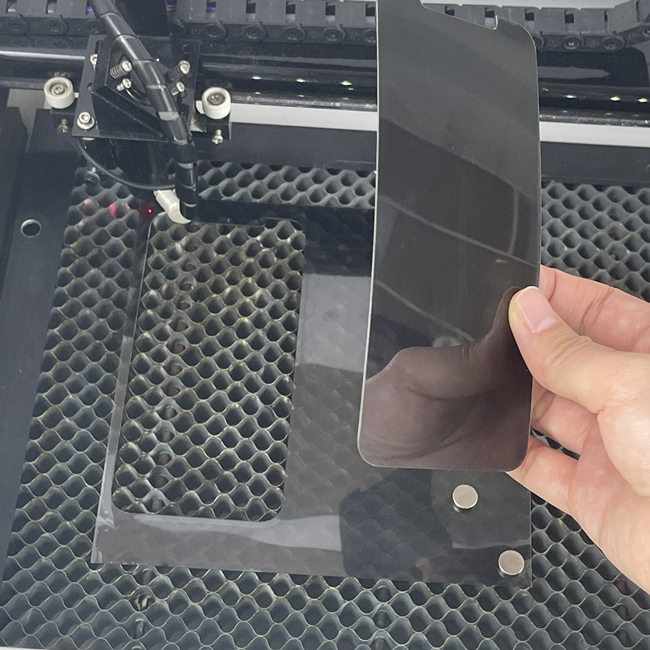 Daqin Screen Protector Laser Cutting Machine For Mobile Privacy Protector 700W 50Hz