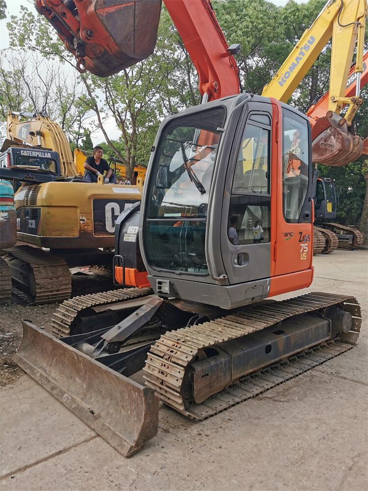 90% HITACHI ZX60/70/75 Excavator from Japan Operating Weight 7100KG Bucket Capacity 0.33m3