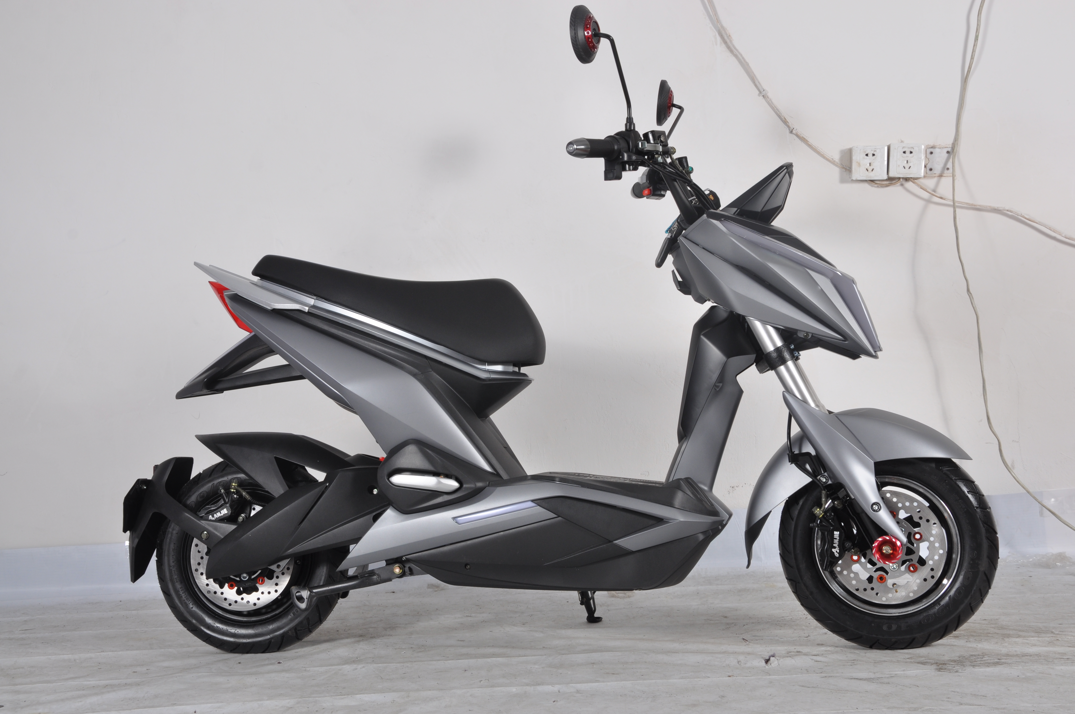 City Coco Harley 60v Electric Scooter 1500w 3000w 20AH/28AH Lithuim Battery Lead Acid