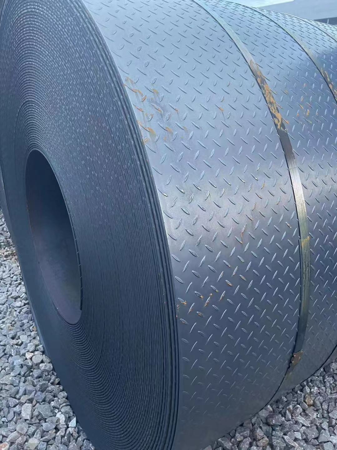 Supply Hot Rolled Carbon Steel Coil with 2-3.5mm Thickness and 1000-2200mm Width