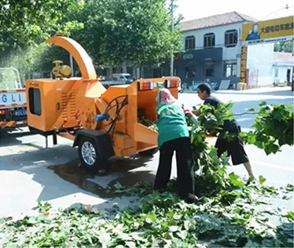 Self powered 82hp diesel engine dual hydraulic feeding wood chipper shredder chipping shredder machine