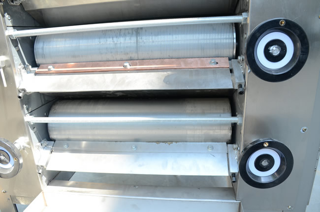 304 SUS Almond Grinding Nuts Production Line 60 Mesh Grinding Milling Machine