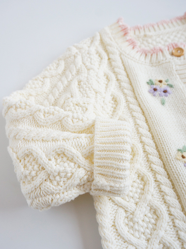 2023 spring and autumn hot sale sweet and lovely solid girls knitted sweater cardigans