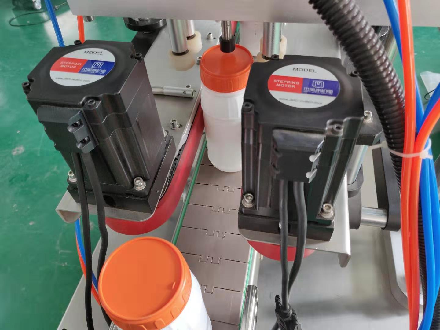 Spray Pump Automatic Bottle Capping Machine , Plastic Cap Sealing Machine