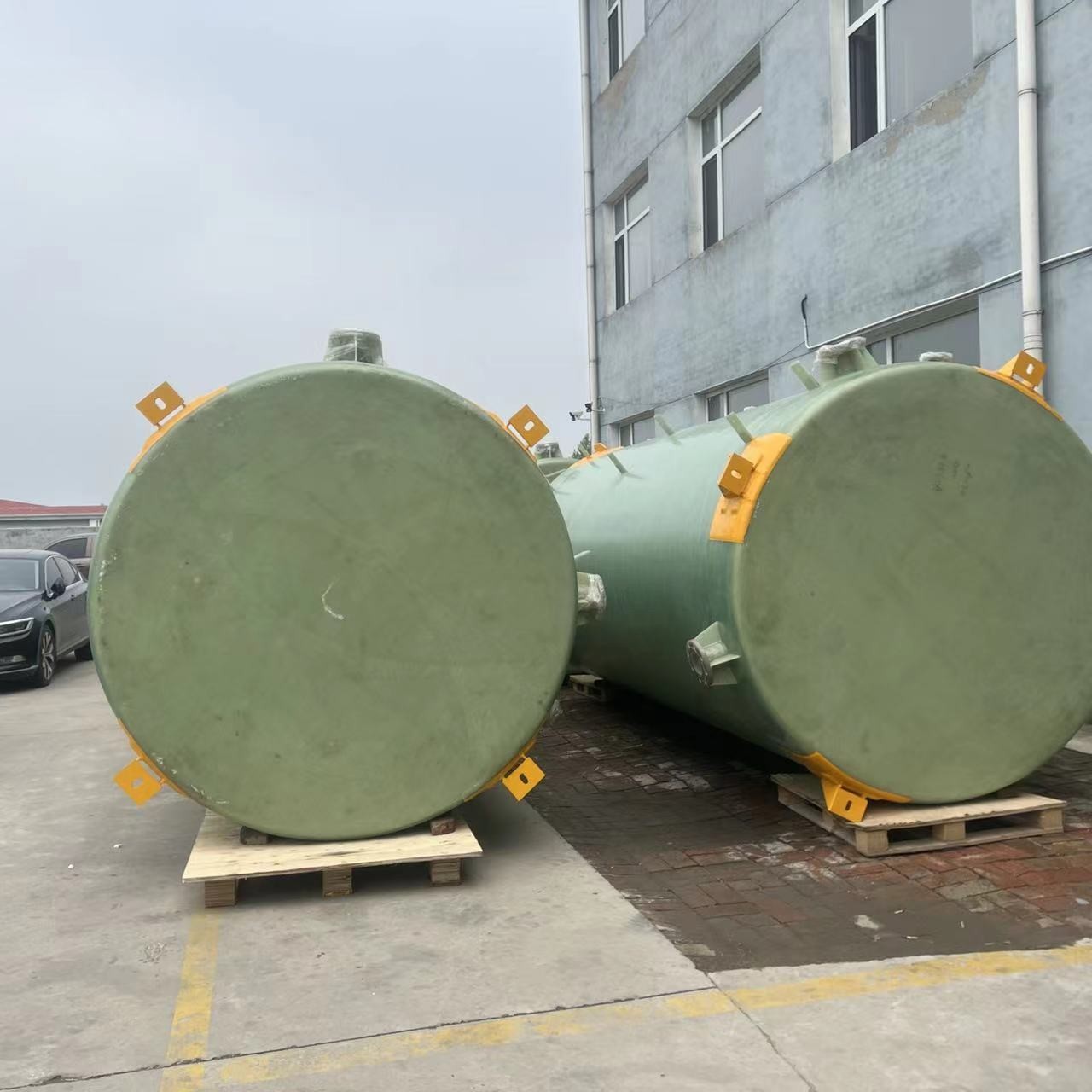 9CBM Fiberglass Water Pressure Tank 1800mm FRP Water Filtration Vessels