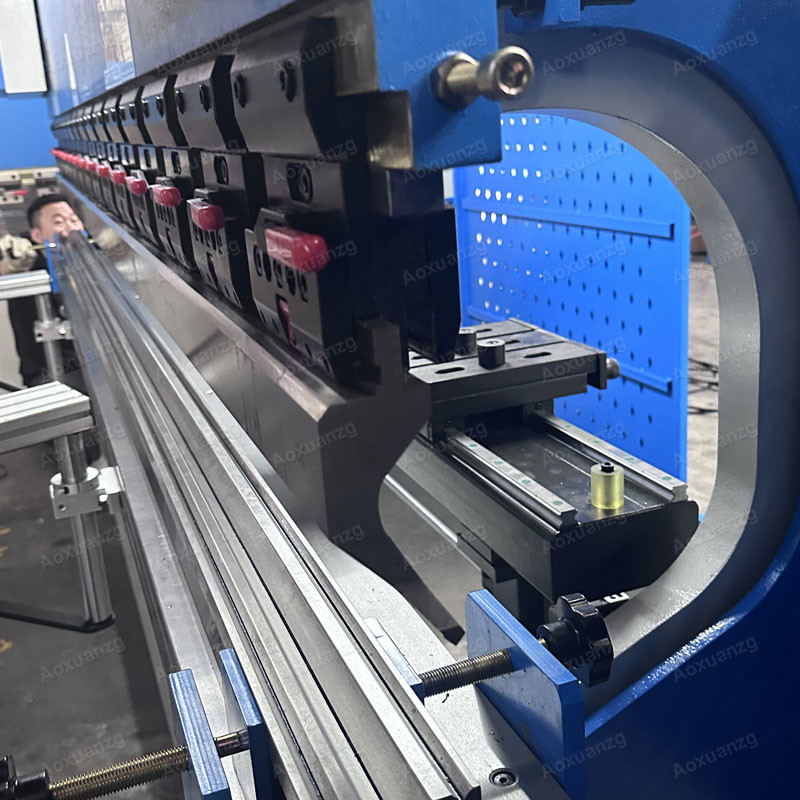 WE67K-160T Hydraulic Press Bending Machine With 3200MM CNC Press BrakeS 4+1Axis DA53T