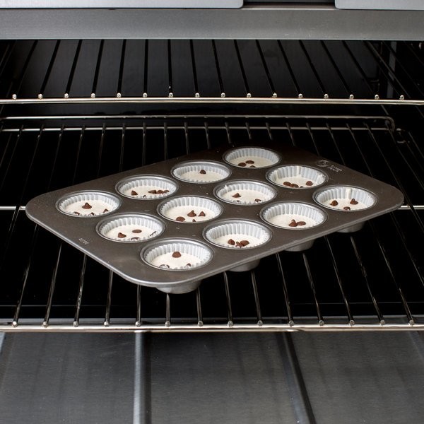 RK Bakeware China-12 Compartment Fluted 1.5mm Muffin Baking Pan Glazed Aluminized Steel 3