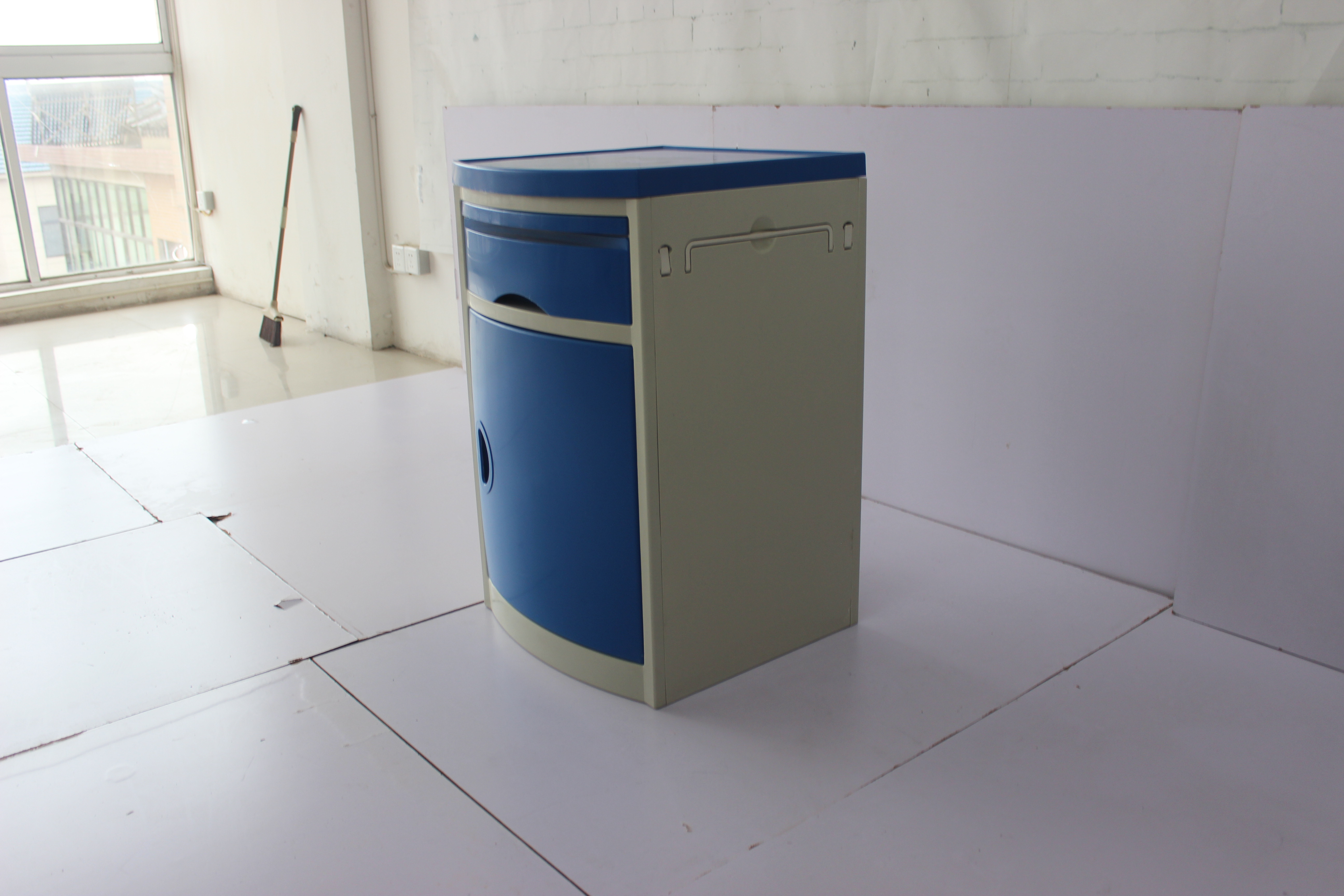 50KG Loading Tray ABS Hospital Bedside Cabinet With Lock