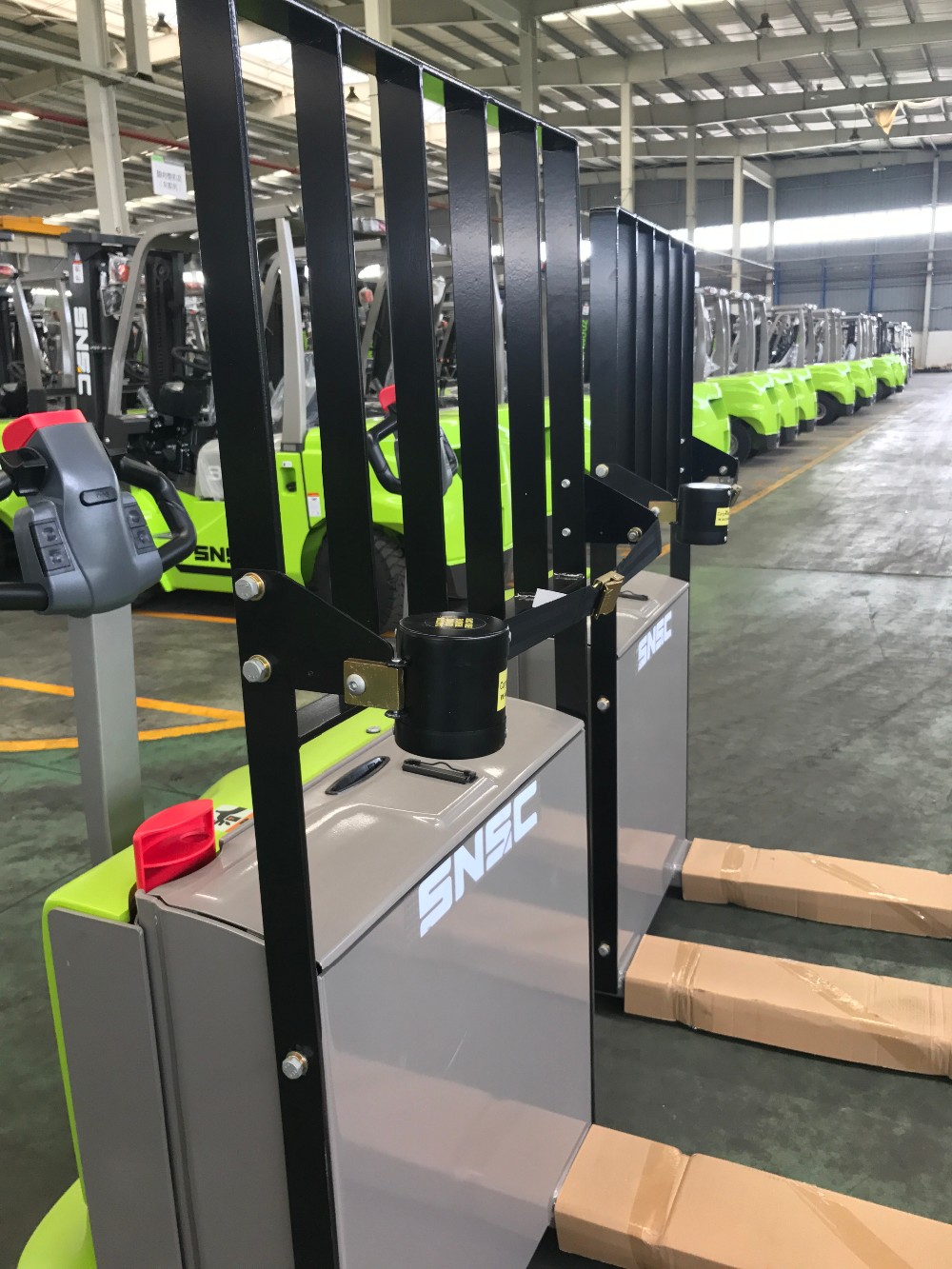 AC Motor Powered SNSC Semi Electric Pallet Truck with Lifting Function and Design