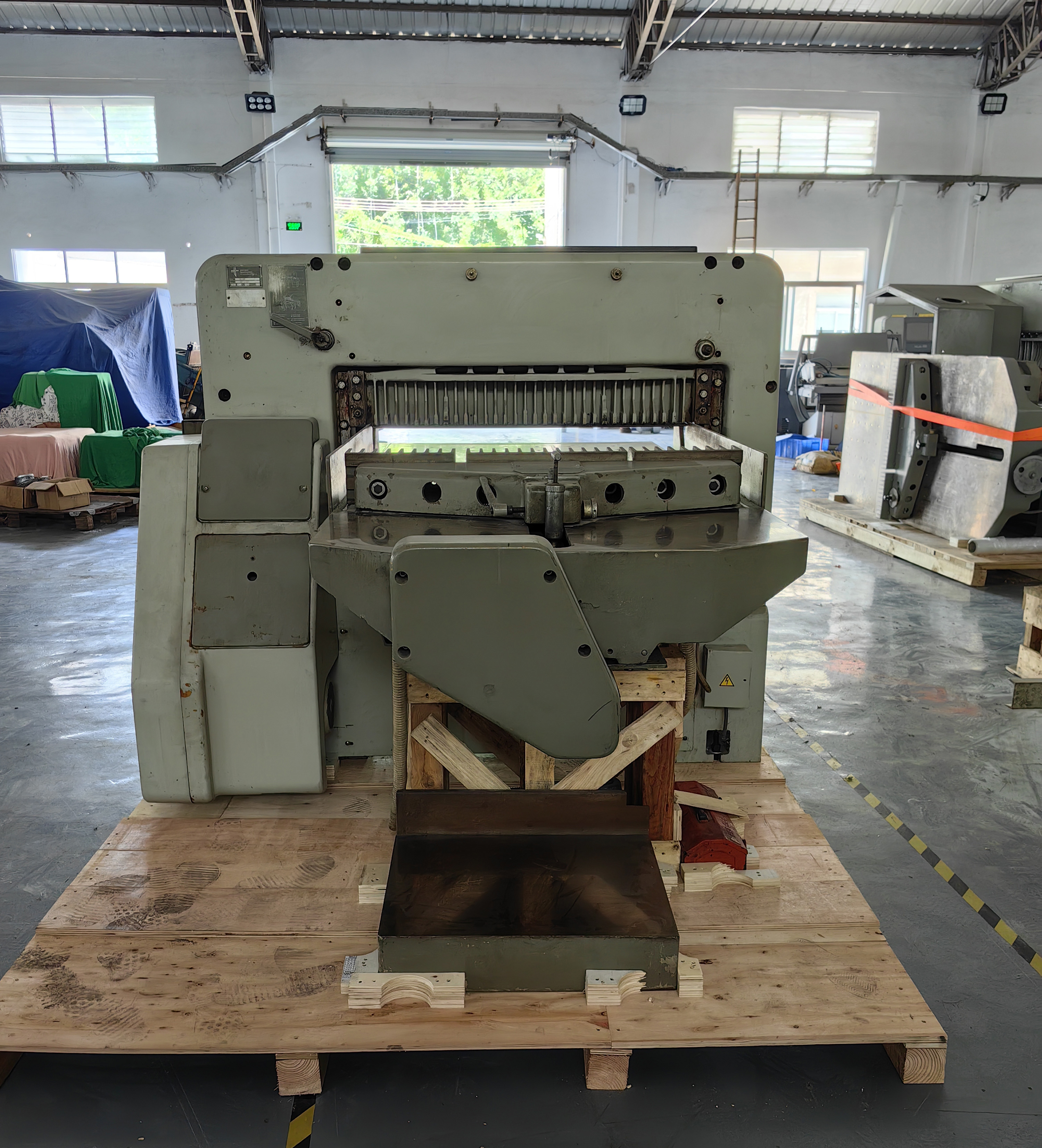 Printing Shops A4 Paper Cutting Machine 920mm Book Trimming Machine Paper Cutter