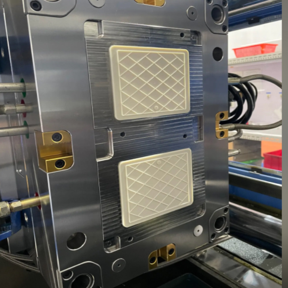 ODM OEM Plastic Injection Mold with Hot/Cold Runner System for Plastic Parts