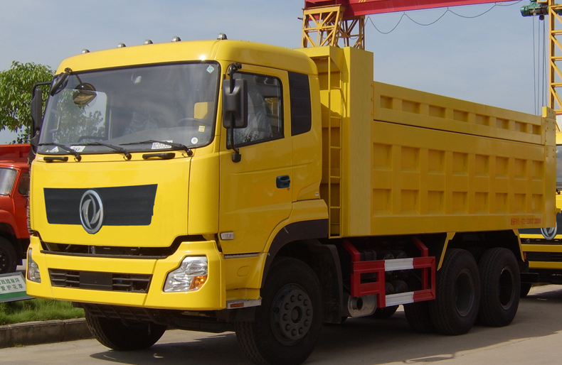 Red Color Dongfeng 2nd Hand Tipper Trucks With 6x4 Drive EURO 3 Diesel Engine