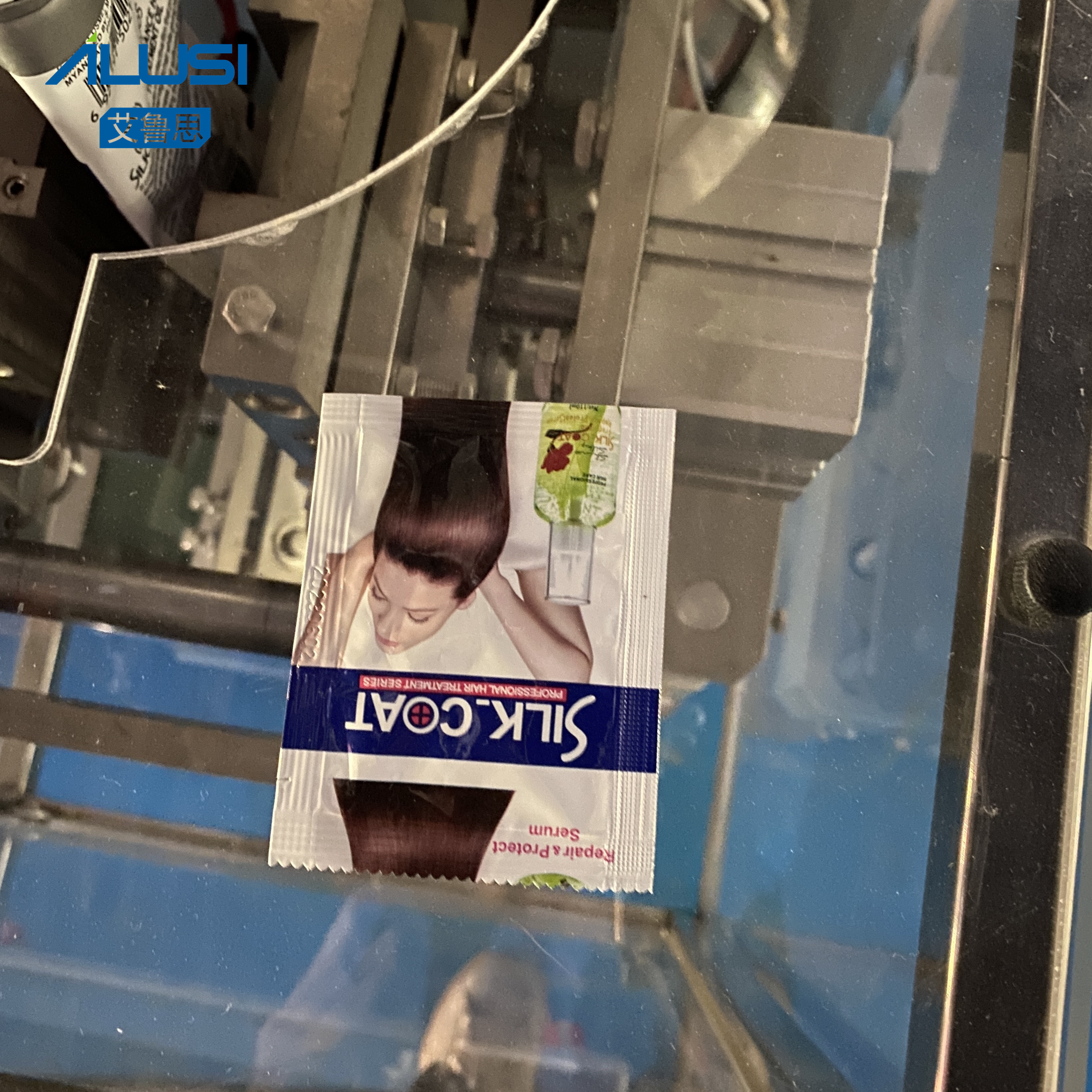 Small Drinking Mineral Water Pouch Packing Machine / Sachet Liquid Pure Water Packaging Machine