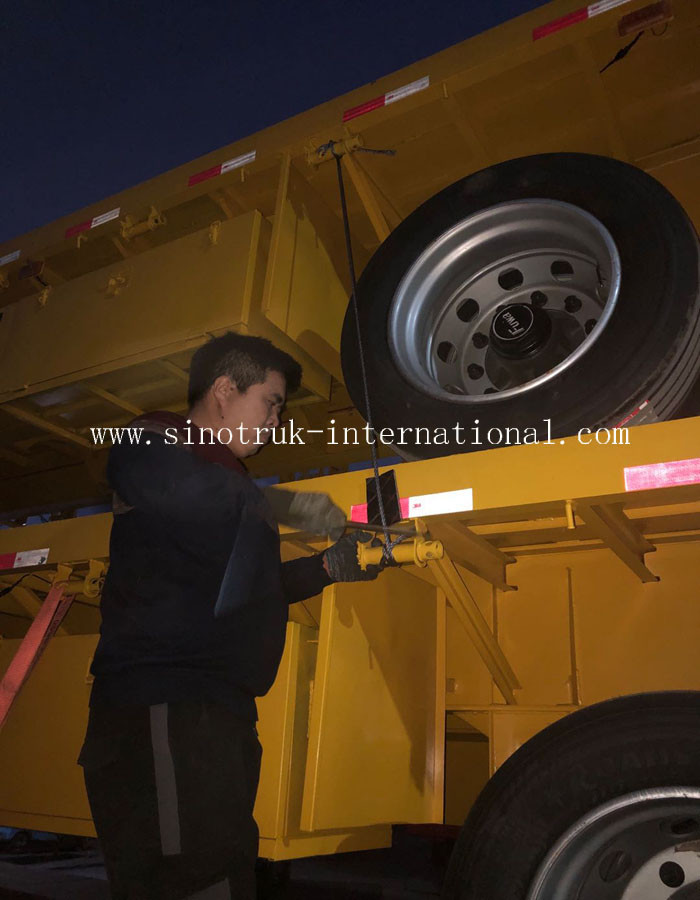 3 Axles Flatbed Cargo Full Trailer Carrying 40 Tons Bulk Cargo