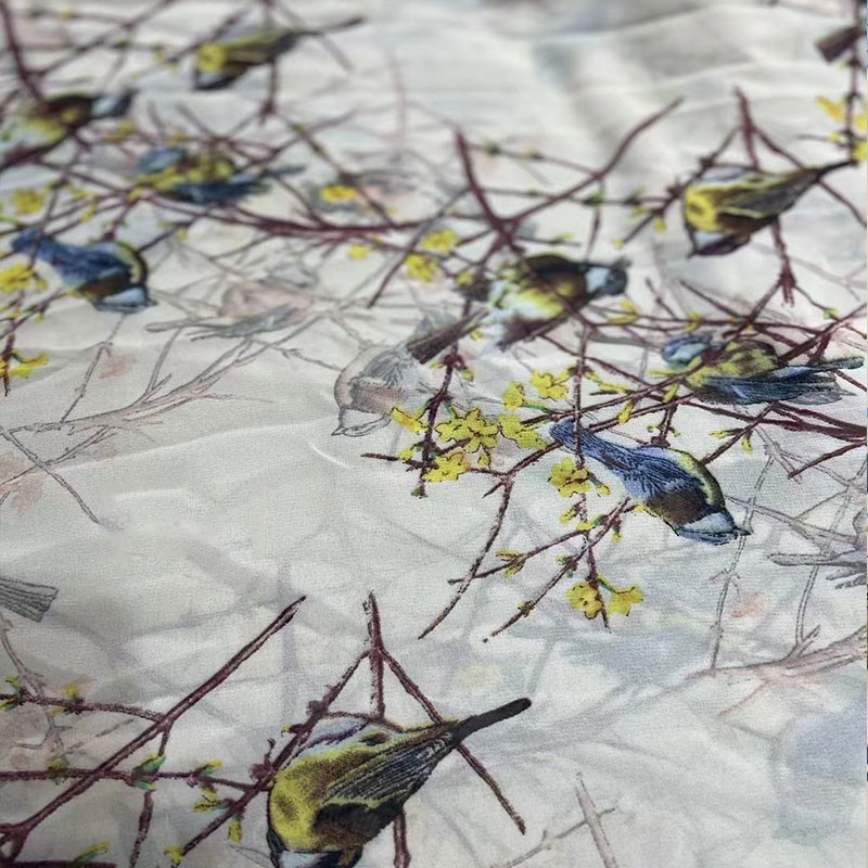Breathable 100 Polyester Chiffon Fabric 100gsm Woven Floral Fabric For Garment