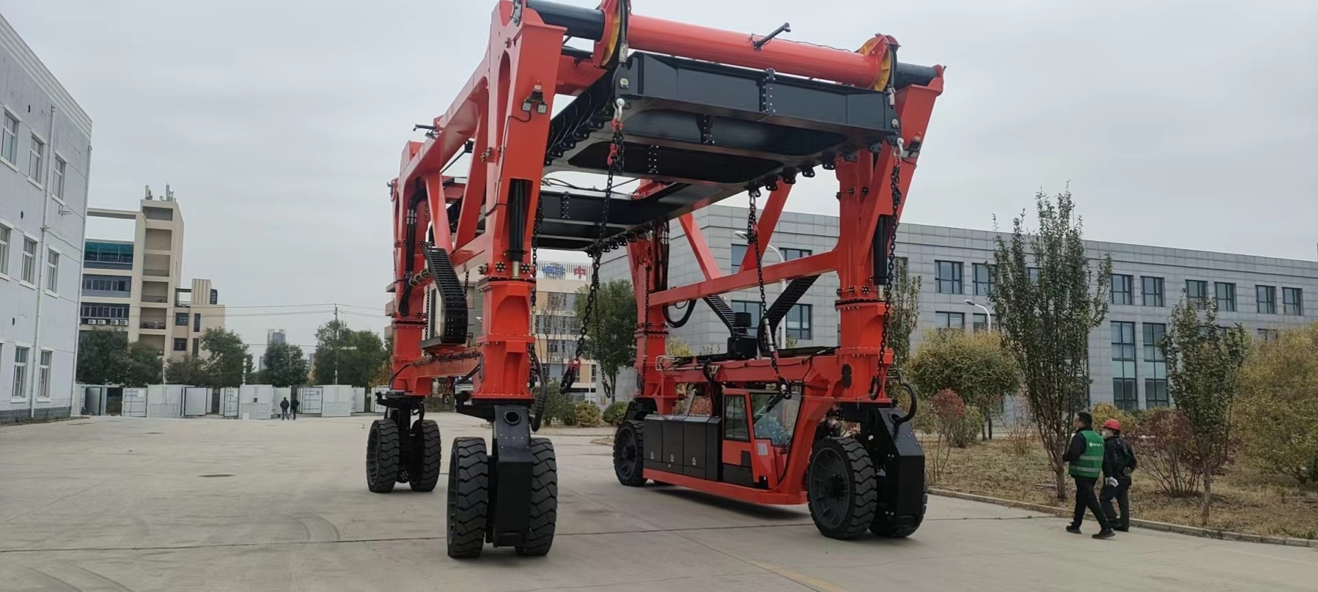80Ton Mobile Gantry Crane Truck Diesel Power Battery Power Straddle Carrier Manufacturer