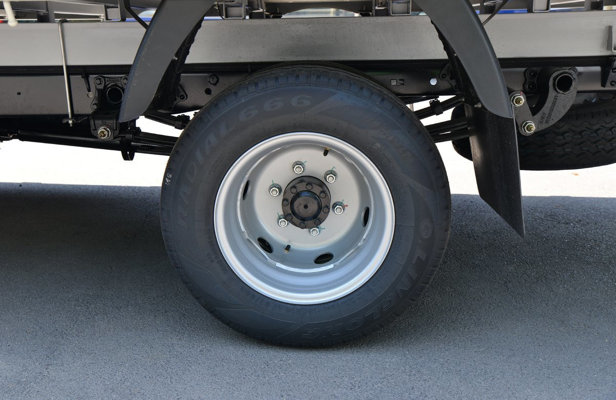 Truck Bed Storage Boxes Foton 4*2 Loading 2 Tons Single Axle Agricultural Products Transportation