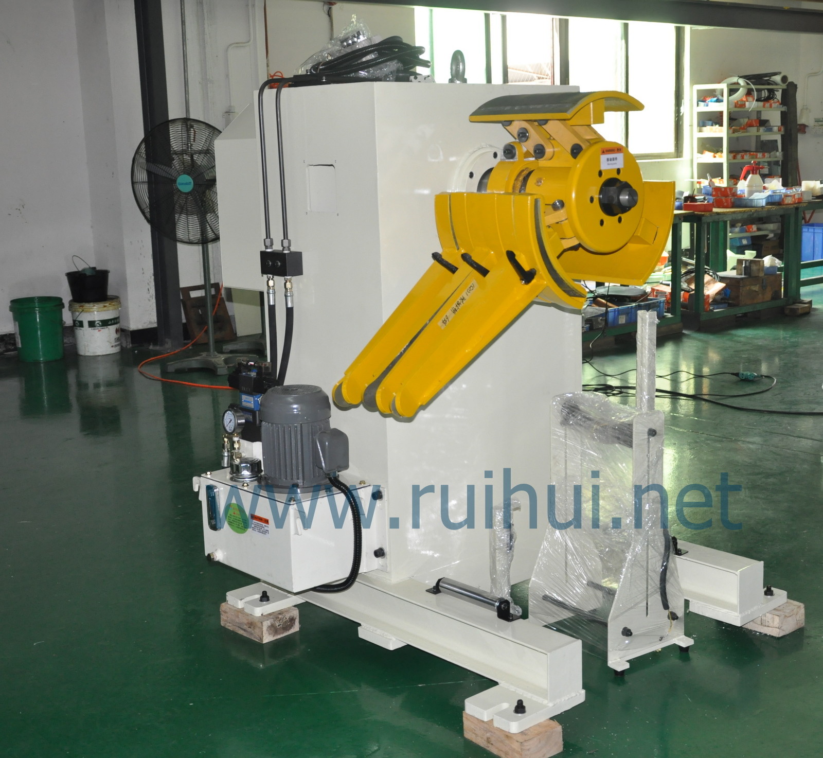 500kg Coil Weight Hydraulic Decoiler Machine With Manual Coil Block Expansion Mode